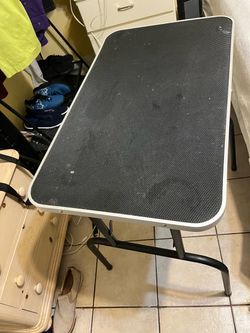 Strong folding table