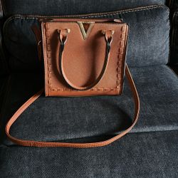 Elegant leather bag by V Emme' Boutique