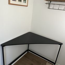 Corner desk
