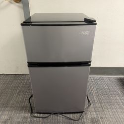 Arctic King Mini FRIDGE & FREEZER 