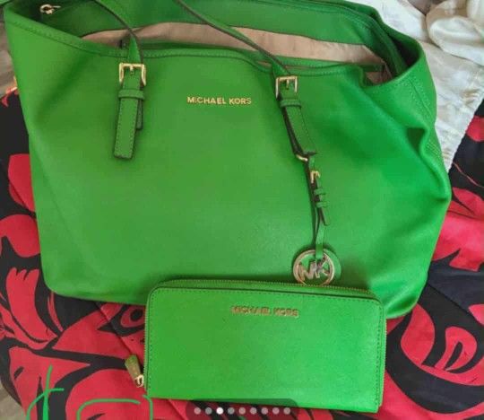 MK.
Wallet And Purse brand new have receipt