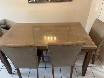 Comedor completo y 4 sillas