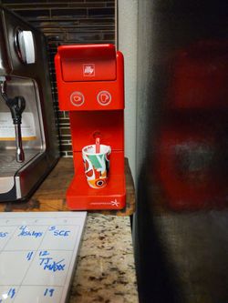 Illys Espresso Capsule Machine