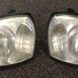 2006 Hyundai Santa Fe Driver and passenger headlights