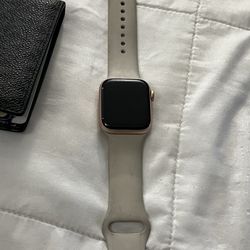 Apple Watch SE rose gold