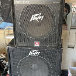 2 Peavey BW Equipped 18 and 2 Peavey SP 2G 15