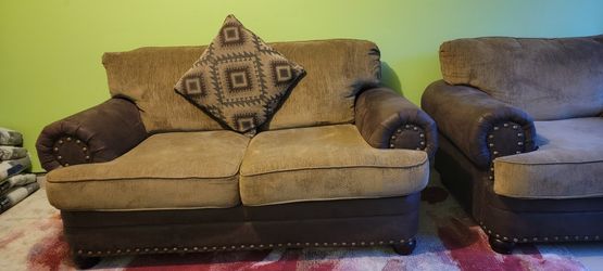 Loveseat And Chair With Star Decor