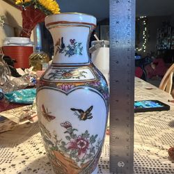 Vintage Mid Century Chinese Porcelain Floral Peonies Gold Accent Vase