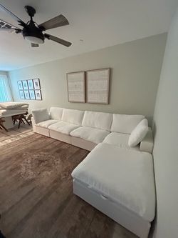White cloud couch sectional new 🚚