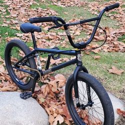 Flybikes Electron 20" Bmx Flat Black in Excellent Condition Great for Beginners Bmx Riders Asking $250 Firm on Price, Retails for $480