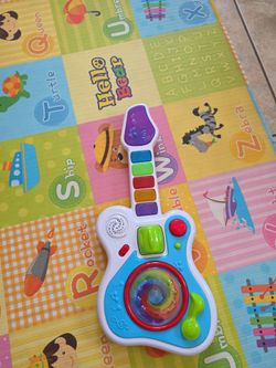 Guitarra con sonidos y luces ideal para los niños