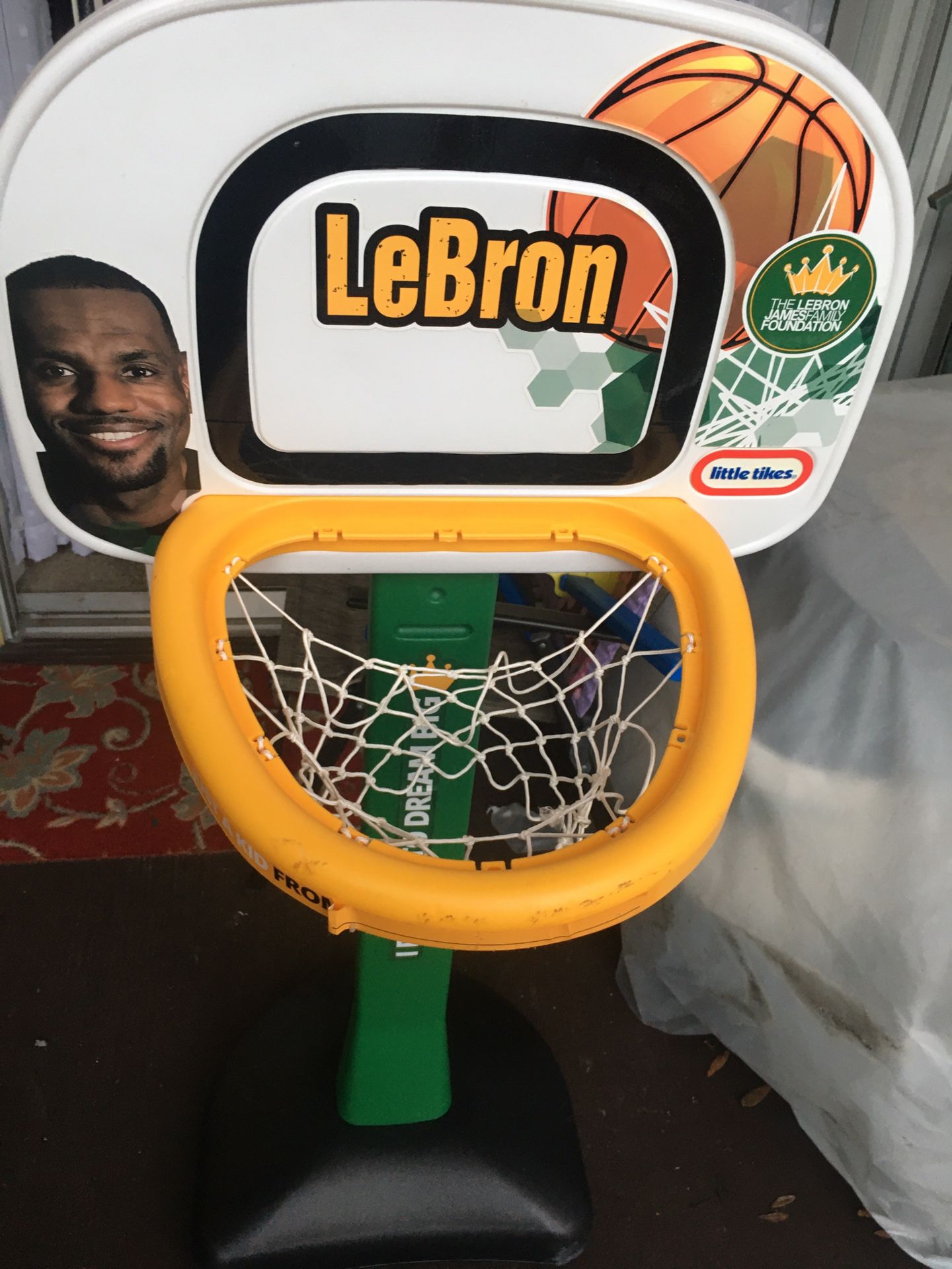 Never been used basketball hoop