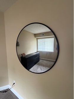 Round wall mirror
