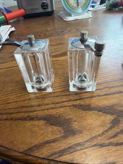 Vtg Clear Acrylic/Lucite Combination Salt Shaker & Pepper Mill Grinder Made in England OBO