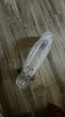 Scateboard trasparente con luces por $35