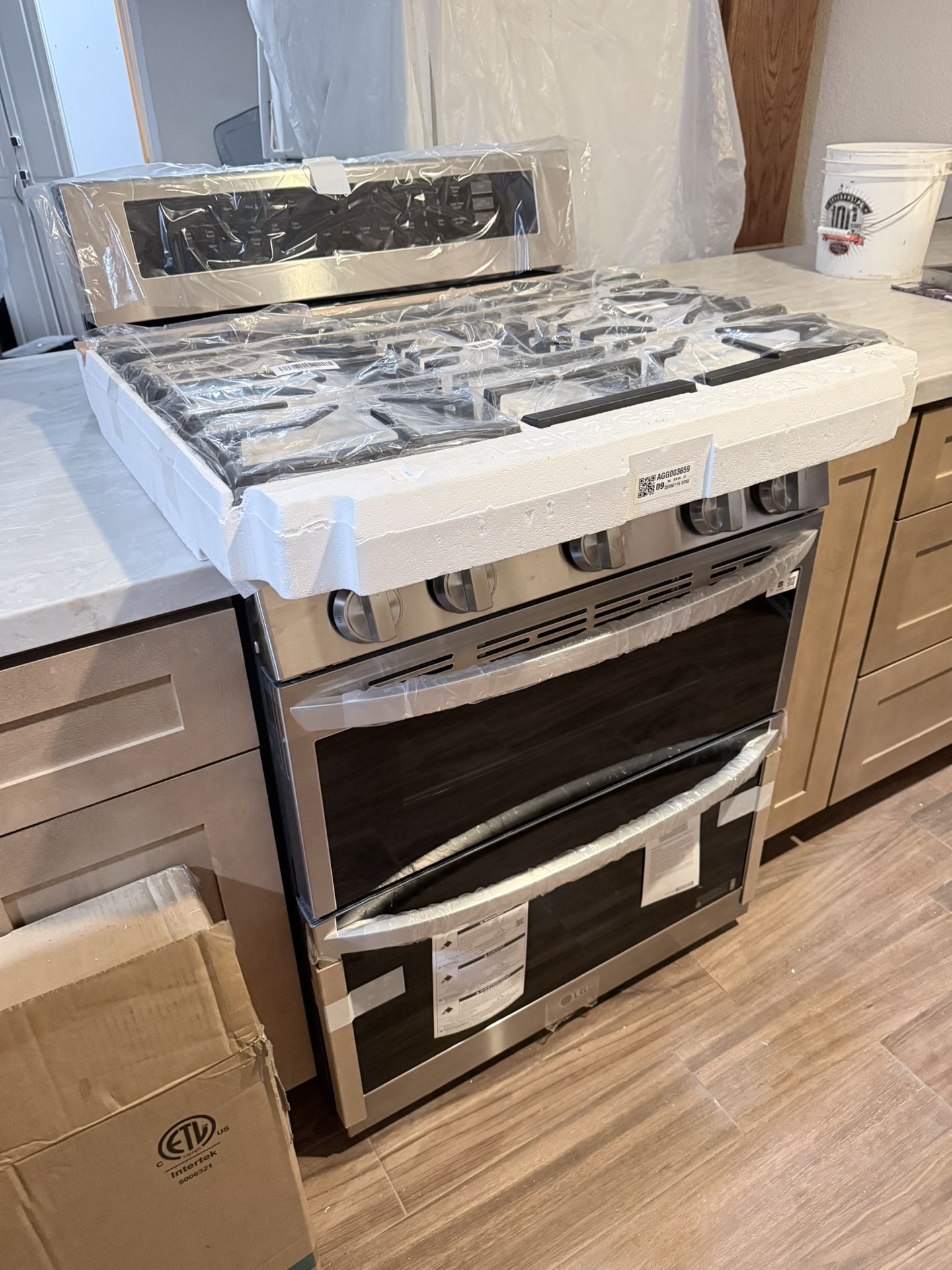Brand New Gas Stove & Double Oven