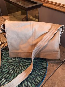 Tan canvas Fossil brand messenger bag purse