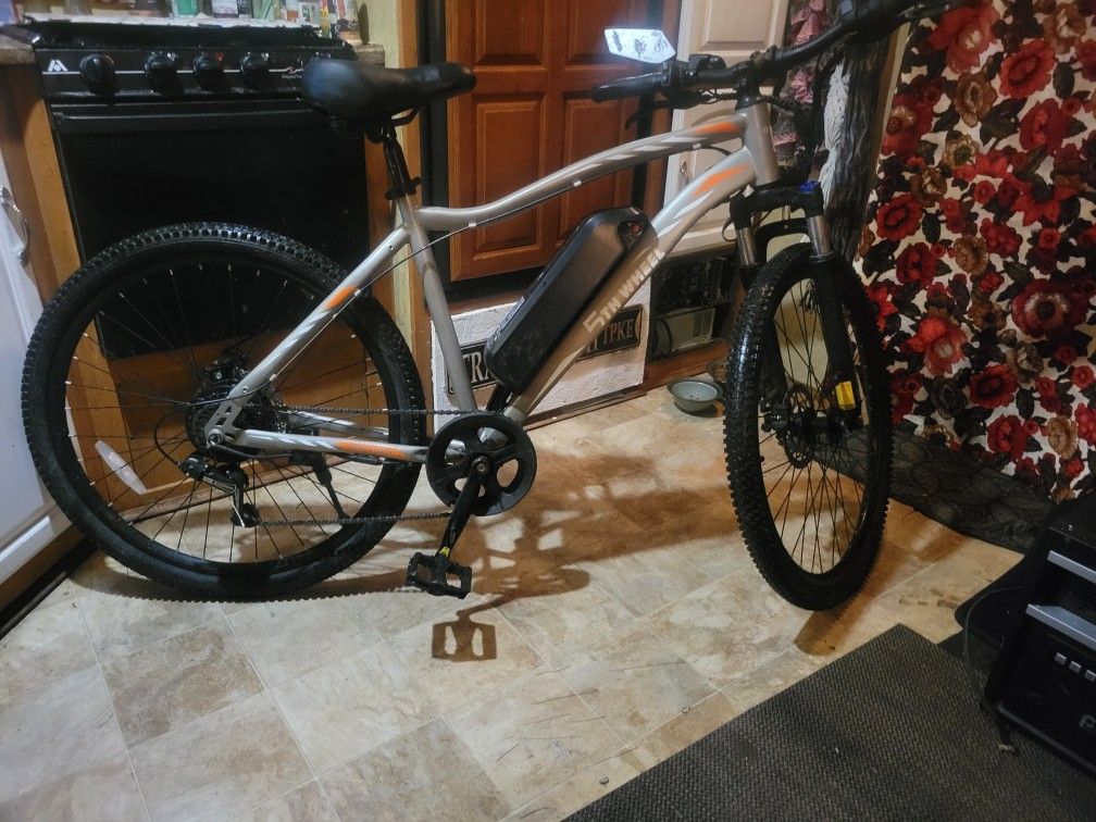 Brand New E Bike60 Miles On It With. Hztver