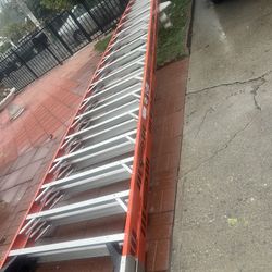 Escalera de 20 pies de fibra de vidrio doble subida casi nueva muy barata 