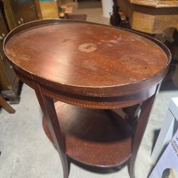 Antique two tier oval Accent Table
23"w x 16.25"d x 26"h
End table