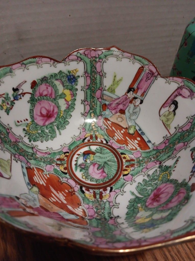 Antique Chinese Canton porcelain ball cup.Lotus shape marked Please read below