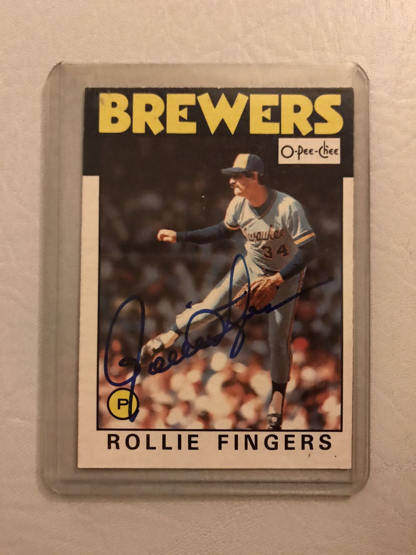 Autograhed Rollie Fingers baseball card
