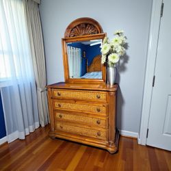 Queen size Bedroom Set ( deliver available)