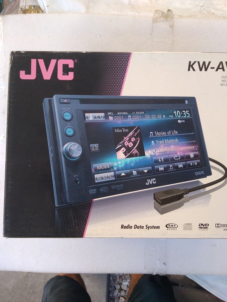 JVC KW-AVX640 2 DIN 6.1" LCD / DVD Receiver With USB and Detachable Face