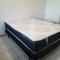 NEW QUEEN-SIZE MATTRESS AND BOX SPRING 💤