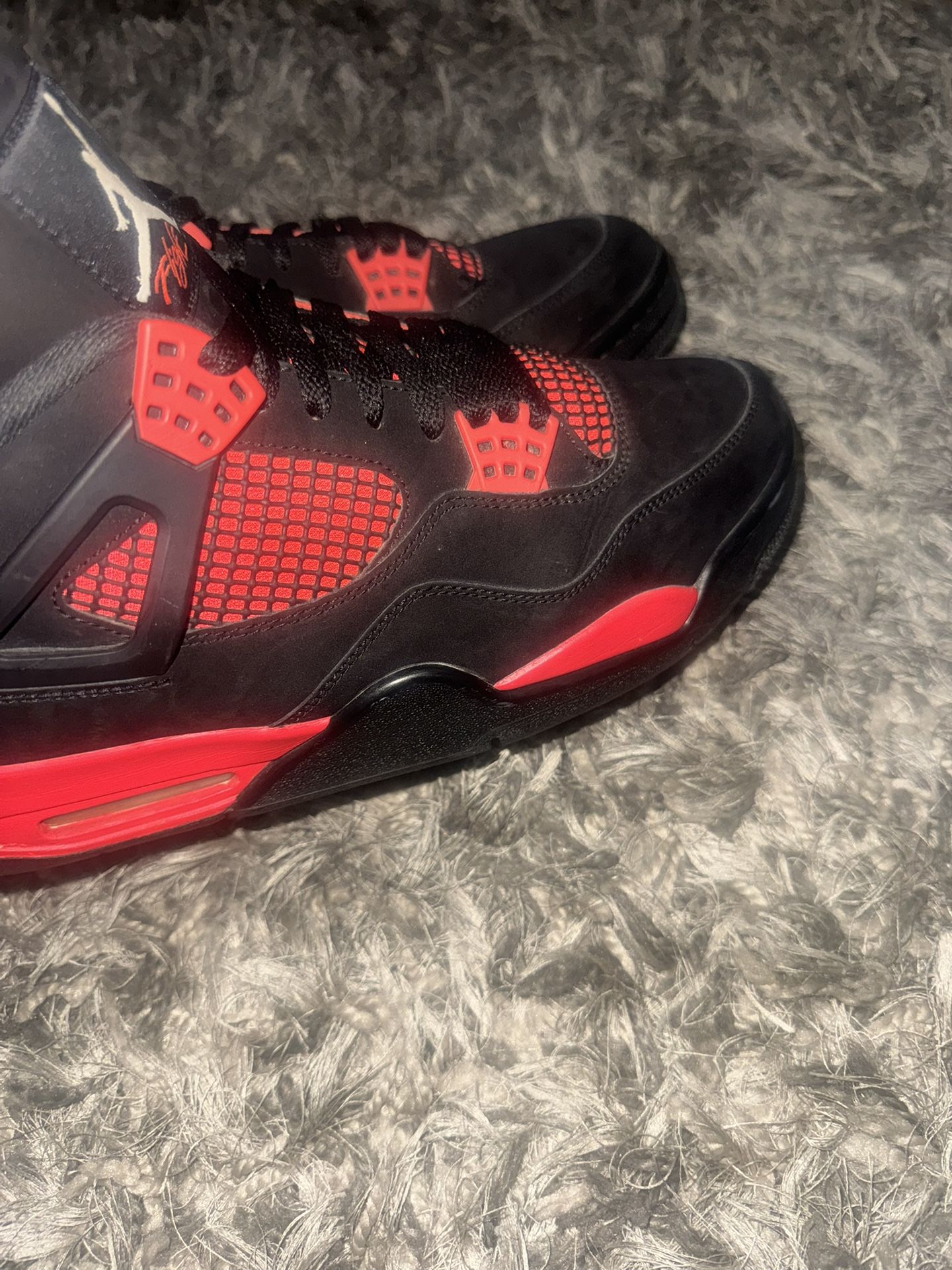 Jordan 4s Retro Red thunders Size 12 
