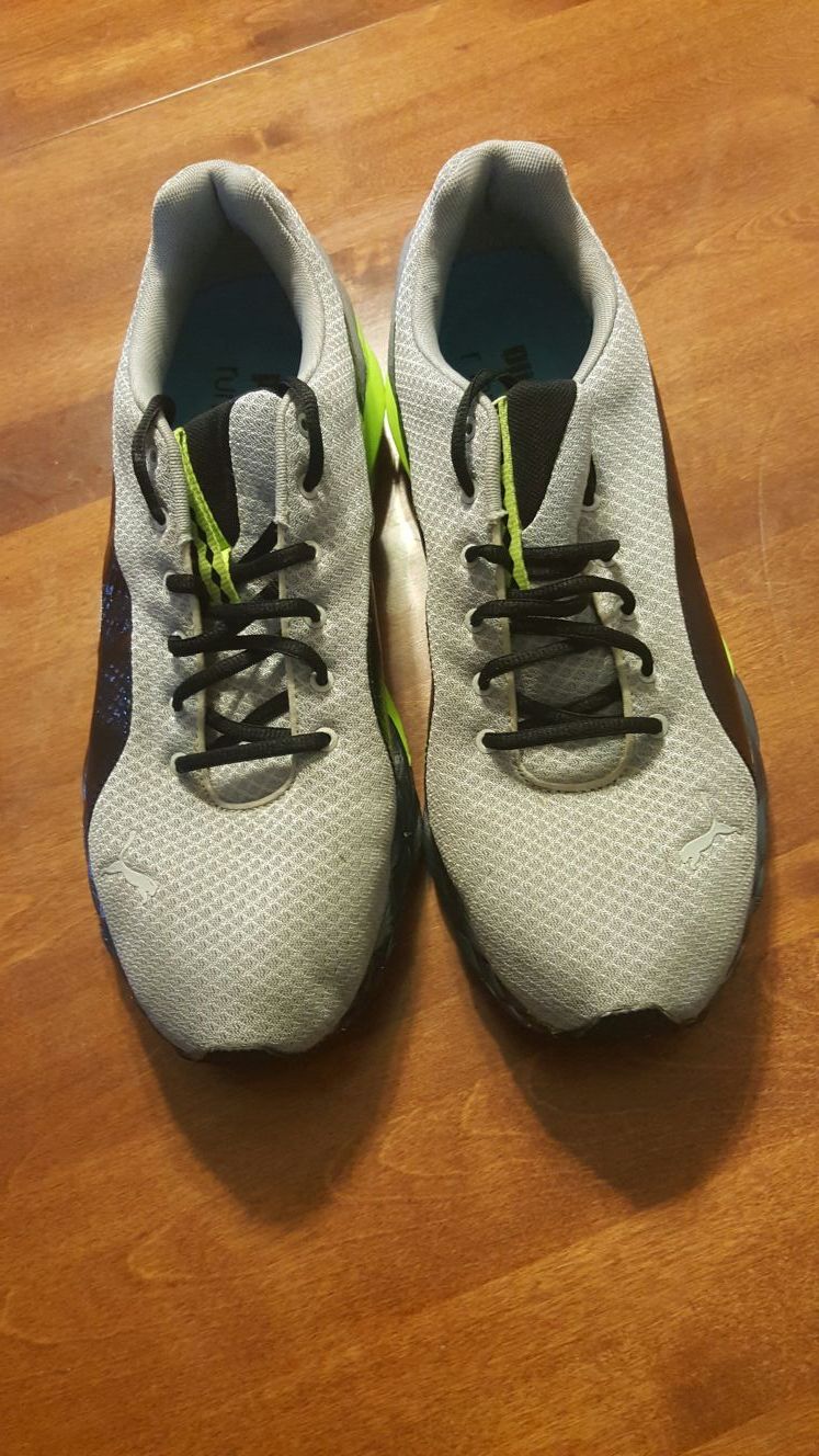 PUMA RUNNING SHOES.