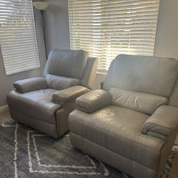 Bassett Recliners Like New 