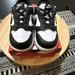 Toddler Nike Panda  Dunk Low size 7C