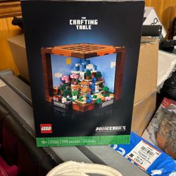 LEGO Minecraft The Crafting Table Building Set for Adults - Gift for Christmas - Collectible Display