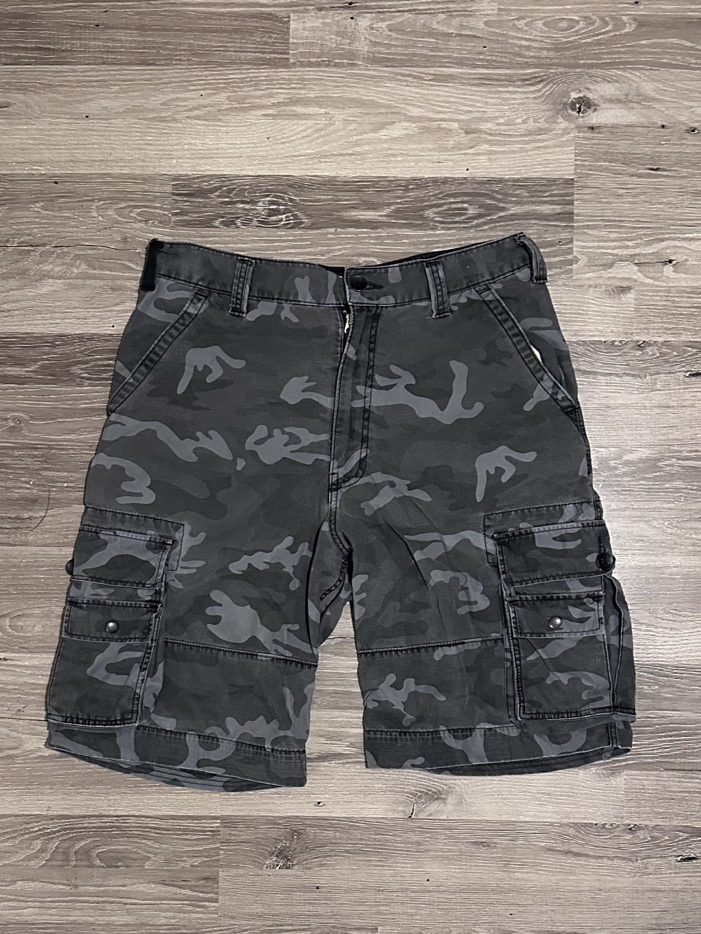 vintage Levi’s camo cargo shorts