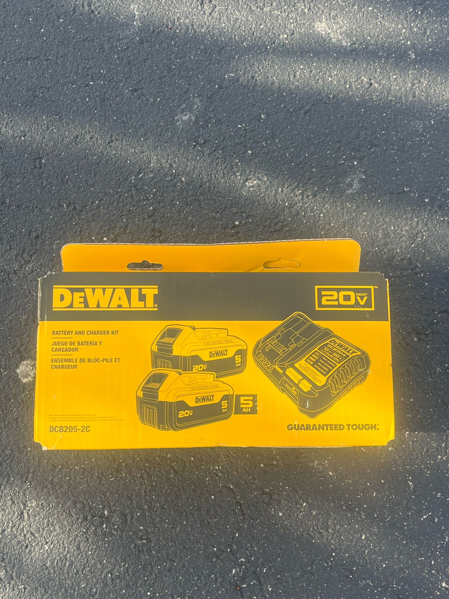 Dewalt 5ah 20v battery + charger