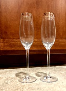 $5 Set of 2 Champagne Glasses