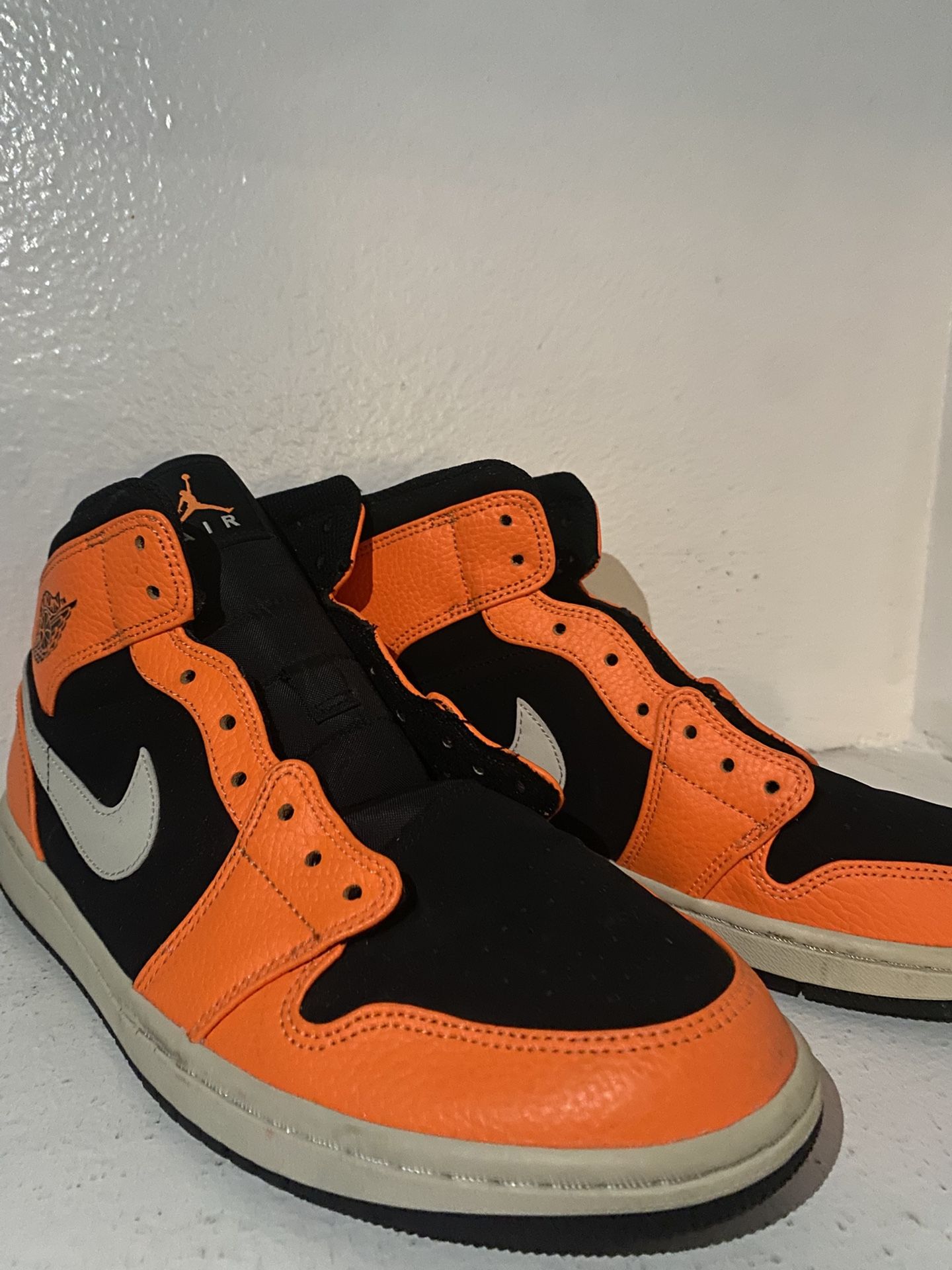 Jordan 1 Mid Cone