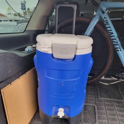 Clean Igloo 5 Gallon Wheeled Portable Sports Cooler Water Beverage Dispenser 