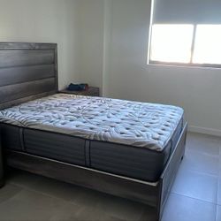 QUEEN SIZE BED (SLIGHTLY USED 1 YEAR OLD) 