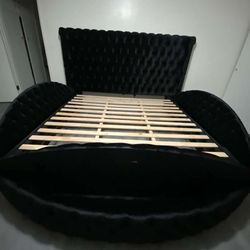 Luxury Eastern King Bed Set – Mattress Included