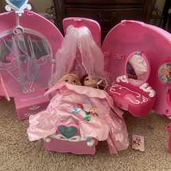 Disney princess large carriage and 2 dolls