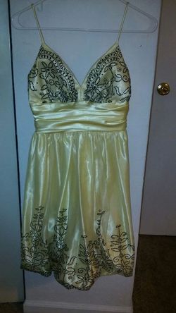 Beautiful yellow and black dress good condition