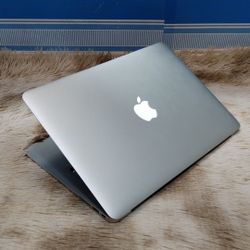 Apple MacBook Air 13” I5/8GB/256GB SSD $180