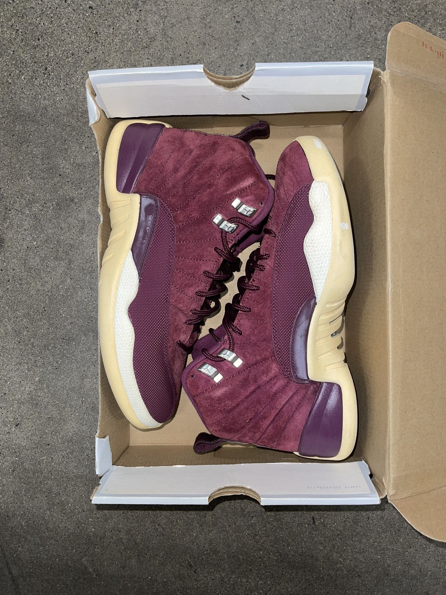 Jordan 12 Bordeaux