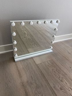 Hollywood Vanity Mirror with LED Bulbs