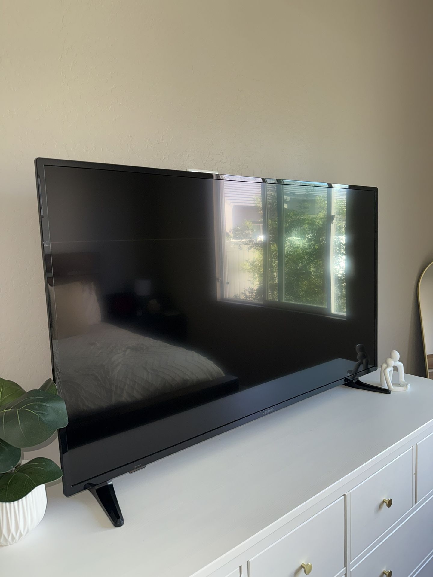*MOVING_SALE* || Insignia 50” TV