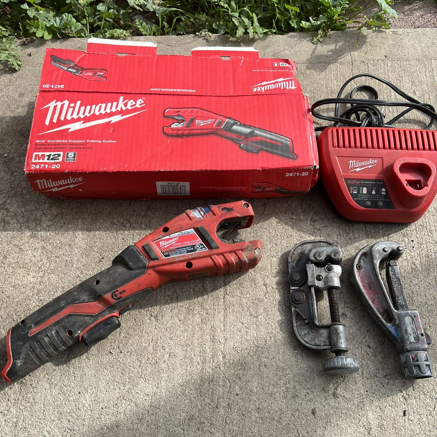 milwaukee m12 cordless copper tubing cutter 2471 for Sale in Hayward CA OfferUp
