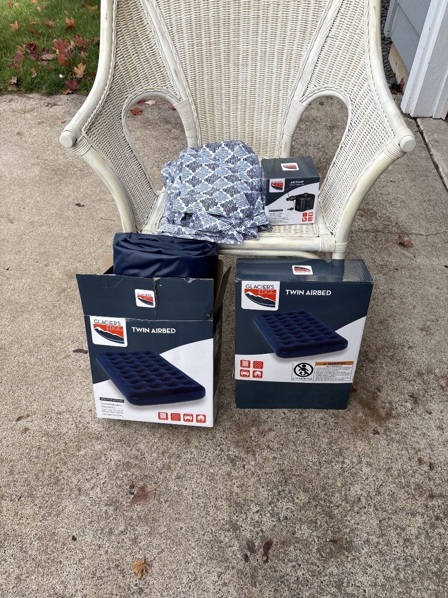 Twin air, mattresses sheets, and pump