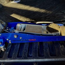 Hydraulic jack, used but in good condition.